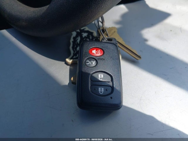 44269178 :رقم المزاد ، JTDKN3DP9F3067030 vin ، 2015 Toyota Prius Plug-in مزاد بيع