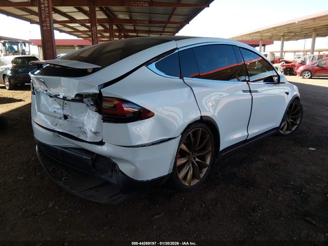 2016 TESLA MODEL X 5YJXCAE47GF029465 Photo 3