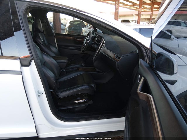 2016 TESLA MODEL X 5YJXCAE47GF029465 Photo 4