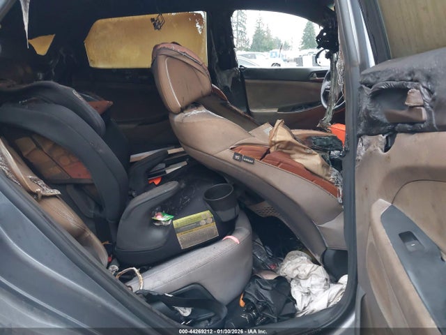 KM8J23A41JU761286 Hyundai TUCSON SE