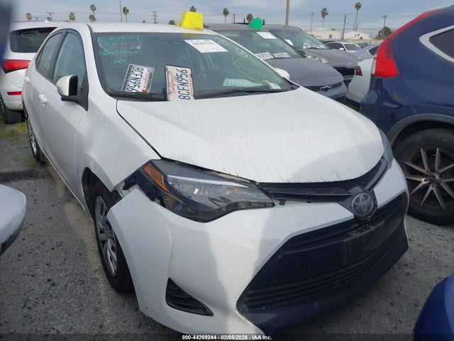Toyota COROLLA LE 2018 5YFBURHE6JP776349 главное изображение
