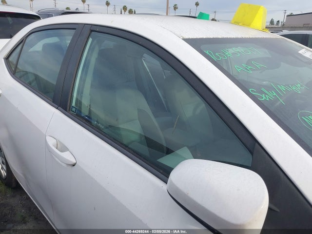 Toyota COROLLA LE 2018 5YFBURHE6JP776349 Image 13