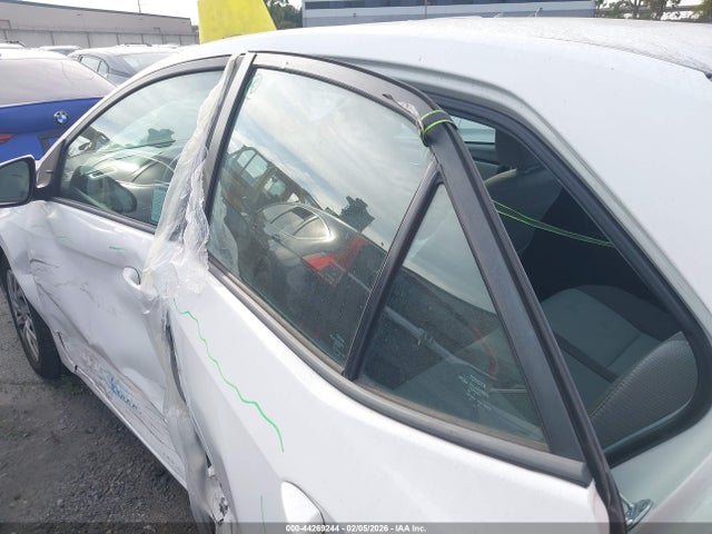 Toyota COROLLA LE 2018 5YFBURHE6JP776349 Image 14