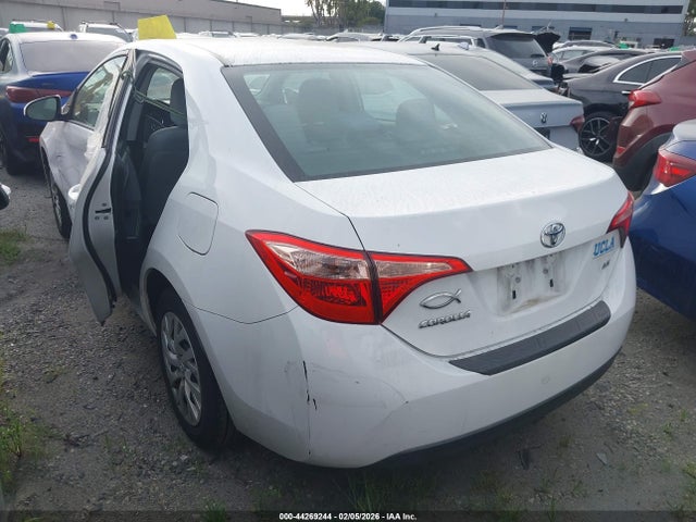 Toyota COROLLA LE 2018 5YFBURHE6JP776349 Image 3