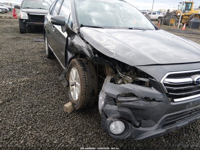 Subaru Outback 2.5i Premium 2018 4S4BSAFC8J3352815 Image 18