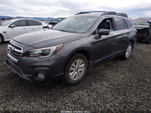 Subaru Outback 2.5i Premium 2018 4S4BSAFC8J3352815 Image 2