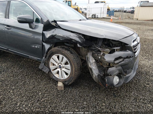 Subaru Outback 2.5i Premium 2018 4S4BSAFC8J3352815 Image 6