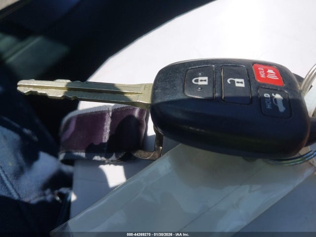 4T1BF1FK1GU223815 Toyota CAMRY SE