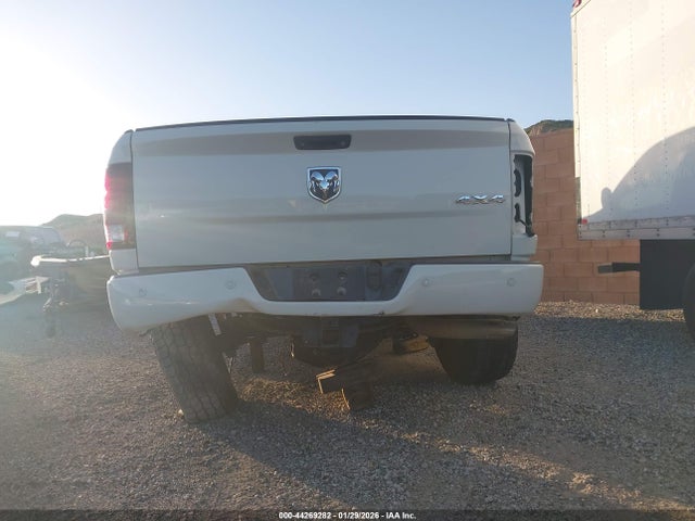3C6UR5FLXJG375369 RAM 2500 Laramie 4x4 6&#039;4 Box