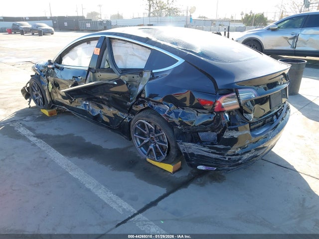 2019 TESLA MODEL 3 5YJ3E1EA6KF399247 Photo 2