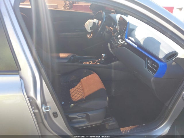 JTNKHMBX0L1075195 Toyota C-HR XLE