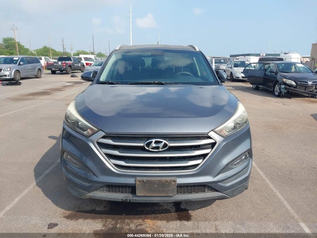 KM8J33A4XHU593476 Hyundai TUCSON SE