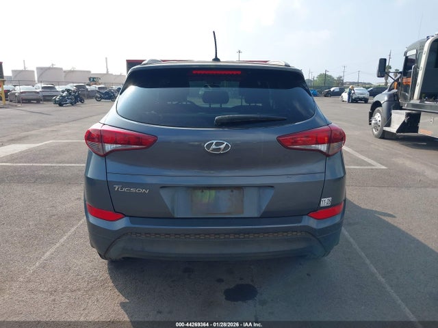 KM8J33A4XHU593476 Hyundai TUCSON SE