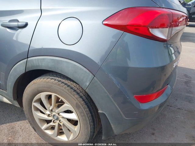 KM8J33A4XHU593476 Hyundai TUCSON SE