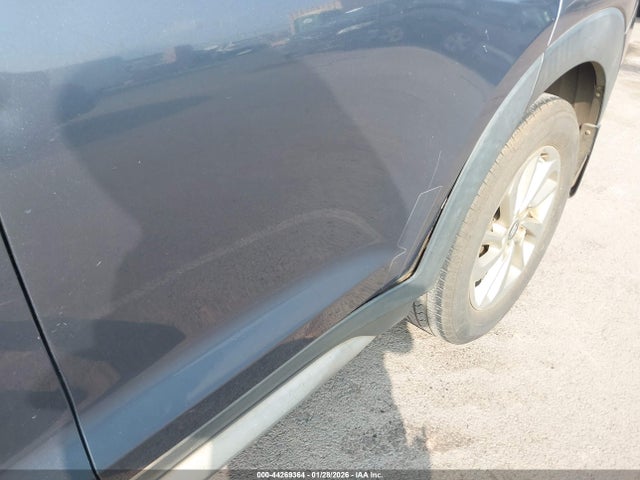 KM8J33A4XHU593476 Hyundai TUCSON SE