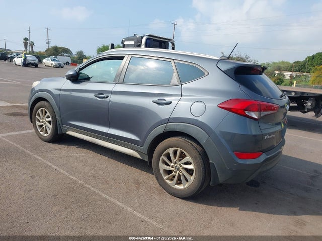 KM8J33A4XHU593476 Hyundai TUCSON SE