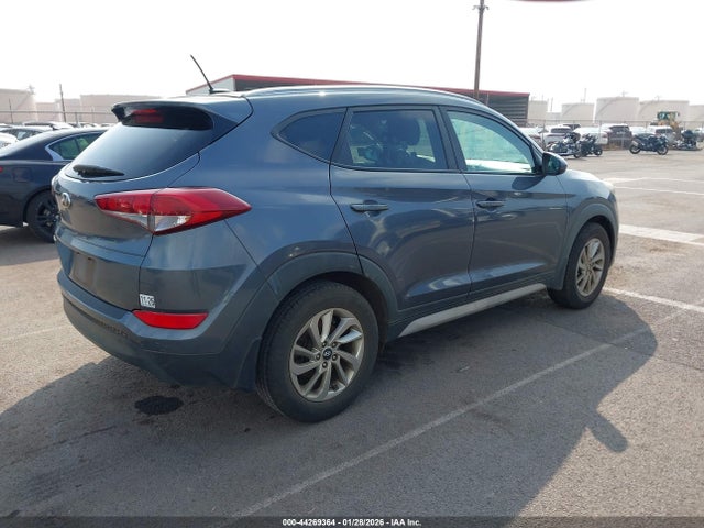 KM8J33A4XHU593476 Hyundai TUCSON SE