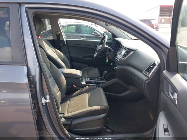 KM8J33A4XHU593476 Hyundai TUCSON SE