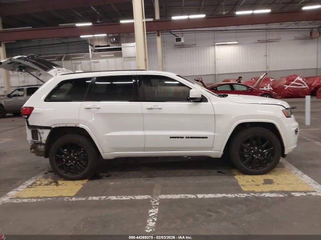 1C4RJFAGXJC257394 Jeep Grand Cherokee Altitude 4x4