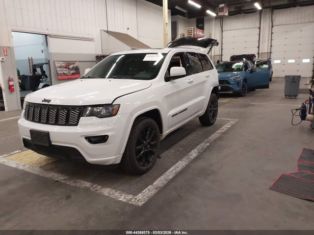 1C4RJFAGXJC257394 Jeep Grand Cherokee Altitude 4x4