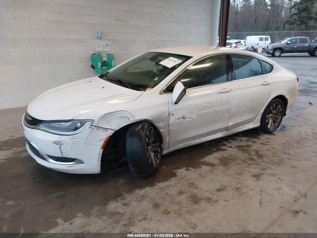 Chrysler 200 Limited 2015 1C3CCCAB2FN631564 Image 2