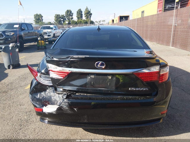 JTHBW1GGXE2063035 Lexus ES 300H