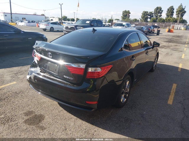 JTHBW1GGXE2063035 Lexus ES 300H