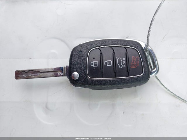 KM8J3CA46HU251734 Hyundai TUCSON SE