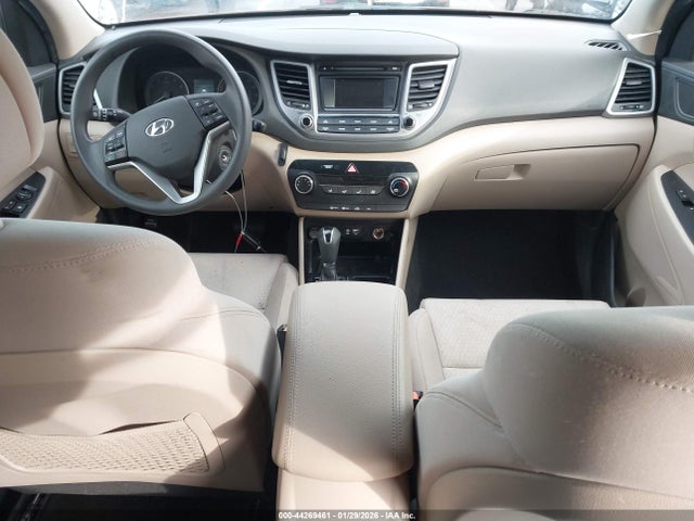 KM8J3CA46HU251734 Hyundai TUCSON SE