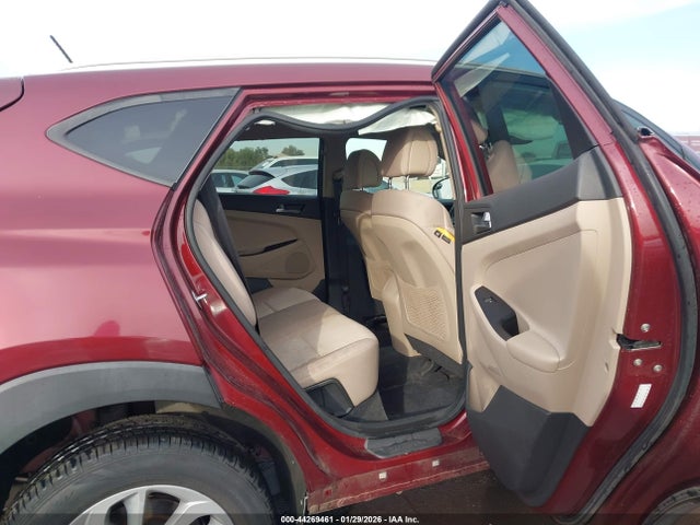 KM8J3CA46HU251734 Hyundai TUCSON SE