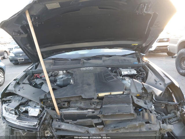 2017 AUDI Q7 WA1LAAF7XHD054781 Photo 9