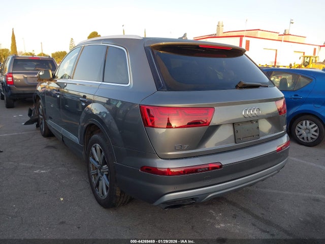 2017 AUDI Q7 WA1LAAF7XHD054781 Photo 2