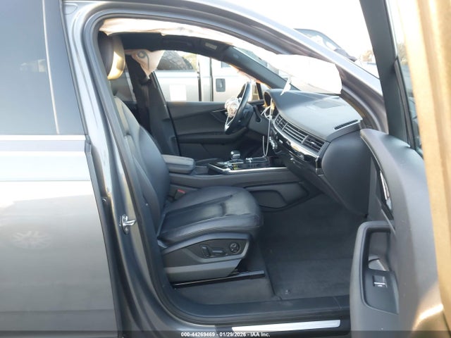 2017 AUDI Q7 WA1LAAF7XHD054781 Photo 4