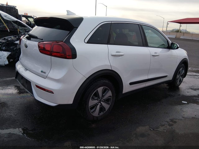 KNDCB3LC6H5078781 KIA NIRO FE