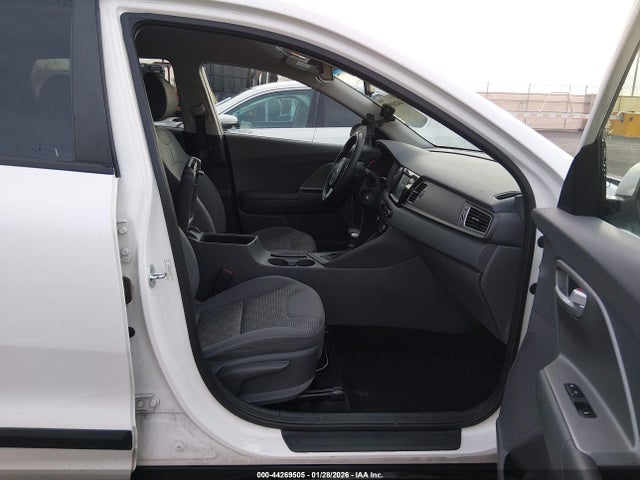KNDCB3LC6H5078781 KIA NIRO FE