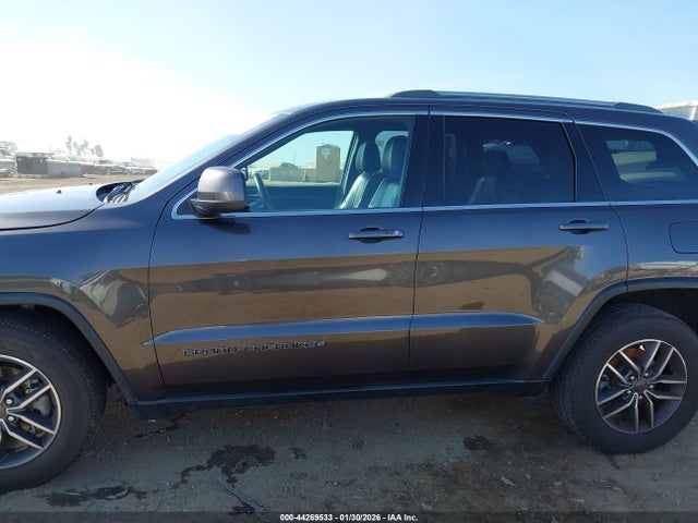 1C4RJEAGXKC789689 Jeep Grand Cherokee Laredo E 4x2