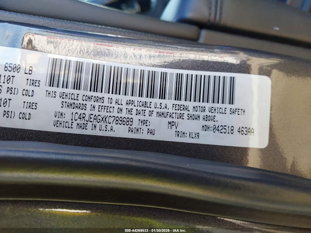 1C4RJEAGXKC789689 Jeep Grand Cherokee Laredo E 4x2