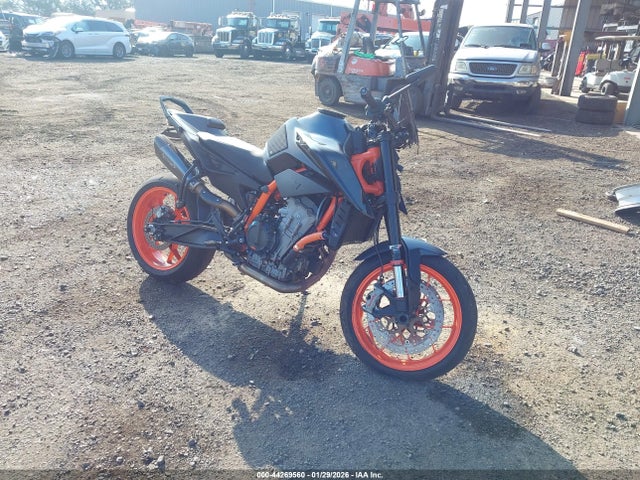 2022 KTM 890 VBKTU9409NM829292