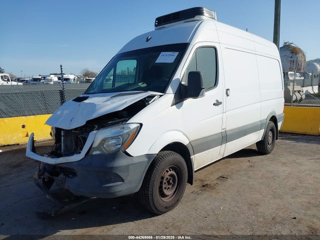 Mercedes-Benz Sprinter 2500 Normal Roof 2016 WD3PE7DD2GP326643 Image 2