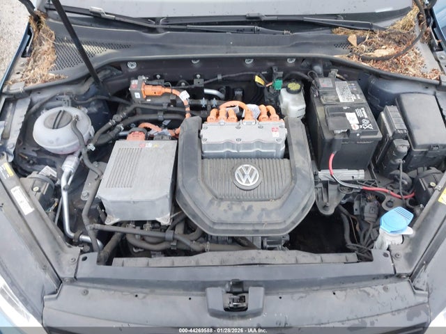 WVWKP7AU3GW916435 Volkswagen E-golf Se