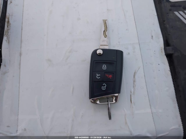 WVWKP7AU3GW916435 Volkswagen E-golf Se