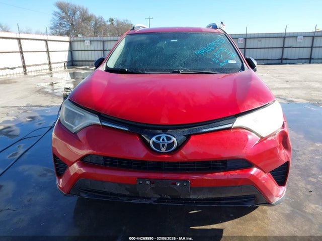 JTMZFREV1GJ078418 Toyota RAV4 LE