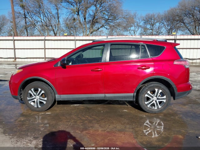 JTMZFREV1GJ078418 Toyota RAV4 LE