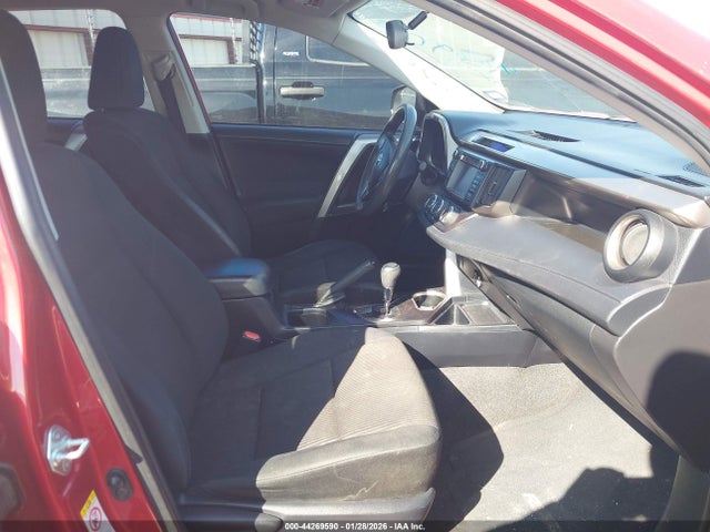 JTMZFREV1GJ078418 Toyota RAV4 LE
