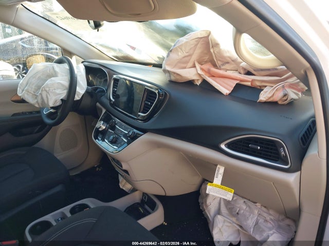 2024 CHRYSLER VOYAGER 2C4RC1CG2RR146836 Photo 4