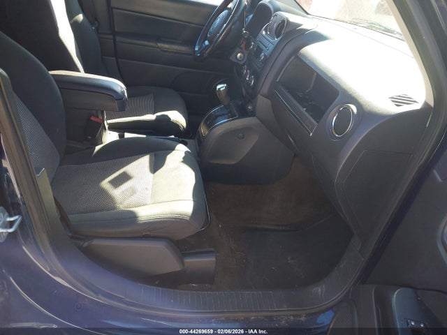 1C4NJPFA2GD599725 Jeep Patriot Latitude