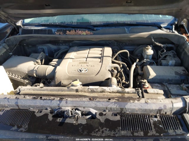 5TFUW5F14GX526971 Toyota Tundra Sr5 5.7l V8