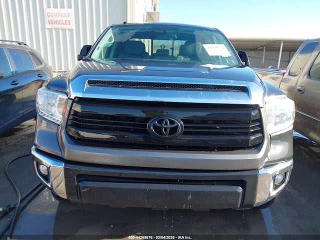 5TFUW5F14GX526971 Toyota Tundra Sr5 5.7l V8