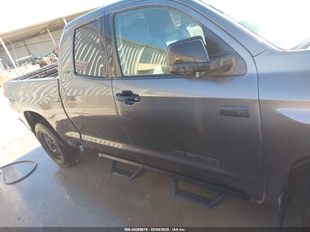 5TFUW5F14GX526971 Toyota Tundra Sr5 5.7l V8