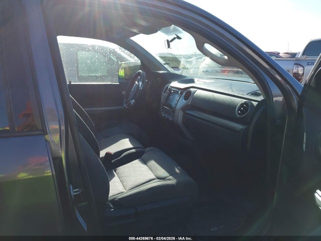 5TFUW5F14GX526971 Toyota Tundra Sr5 5.7l V8
